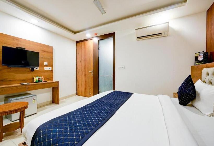 Отель Grand Villas Near Delhi Igi Airport