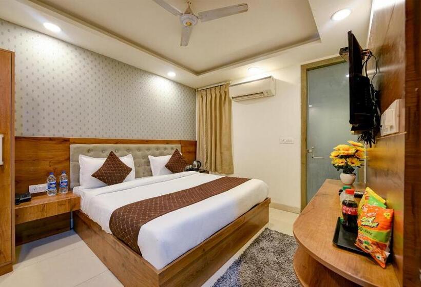 Отель Grand Villas Near Delhi Igi Airport