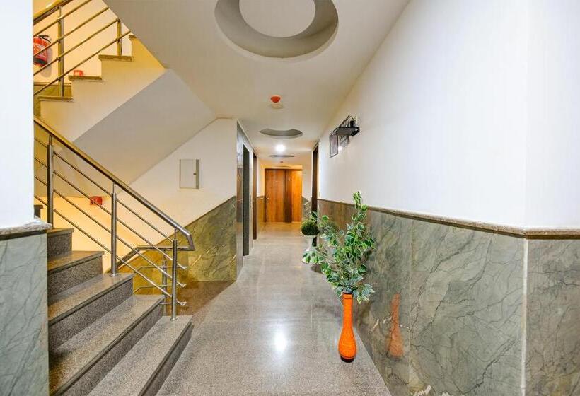 Отель Grand Villas Near Delhi Igi Airport