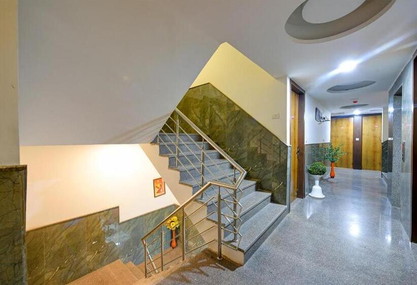 Отель Grand Villas Near Delhi Igi Airport