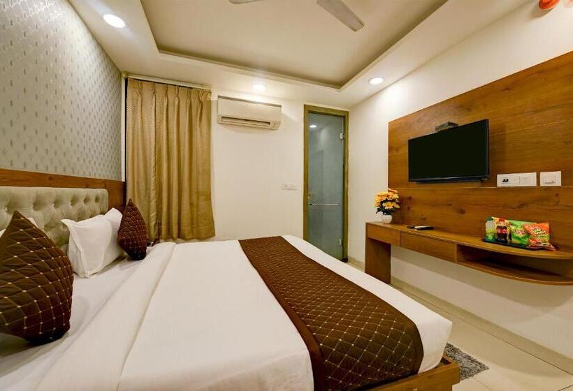 Отель Grand Villas Near Delhi Igi Airport