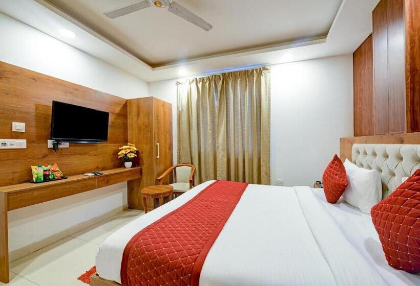 Отель Grand Villas Near Delhi Igi Airport