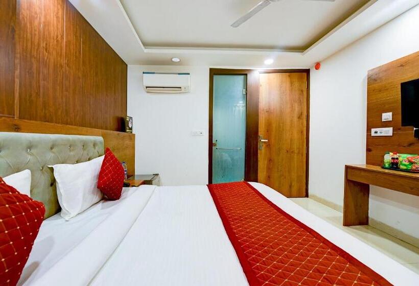 Отель Grand Villas Near Delhi Igi Airport