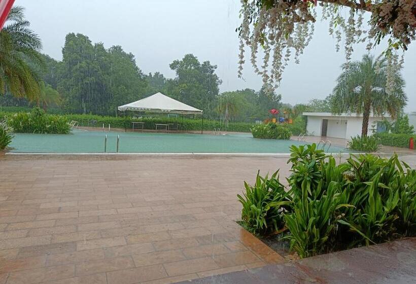 فندق Savitri Resort