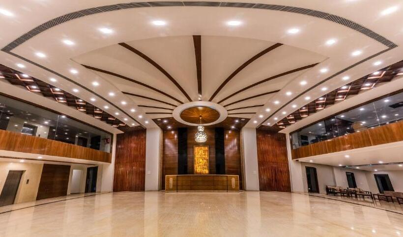 فندق Savitri Resort