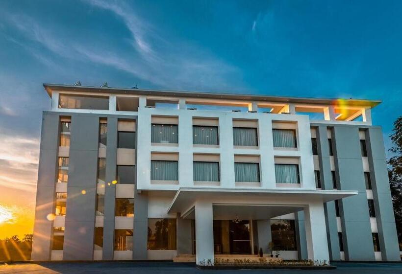 فندق Savitri Resort