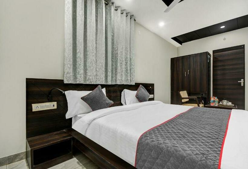 בית מלון כפרי Townhouse Pisto Inn