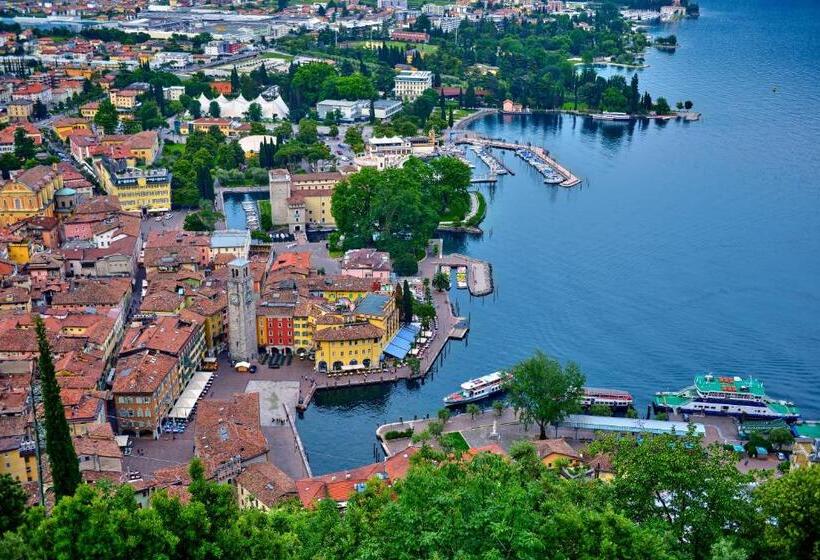 La Casa Accanto With Shared Pool   Happy Rentals