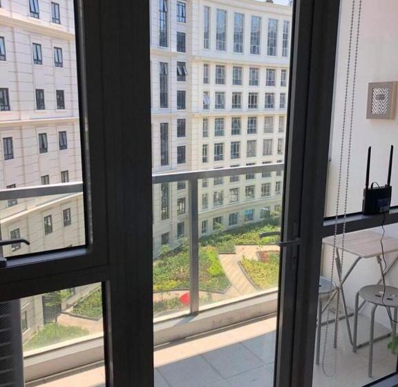 Modern And Cozy Studio Near Airport Terminal 3