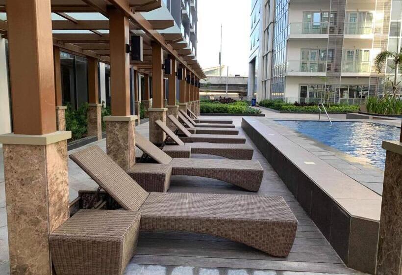 Modern And Cozy Studio Near Airport Terminal 3