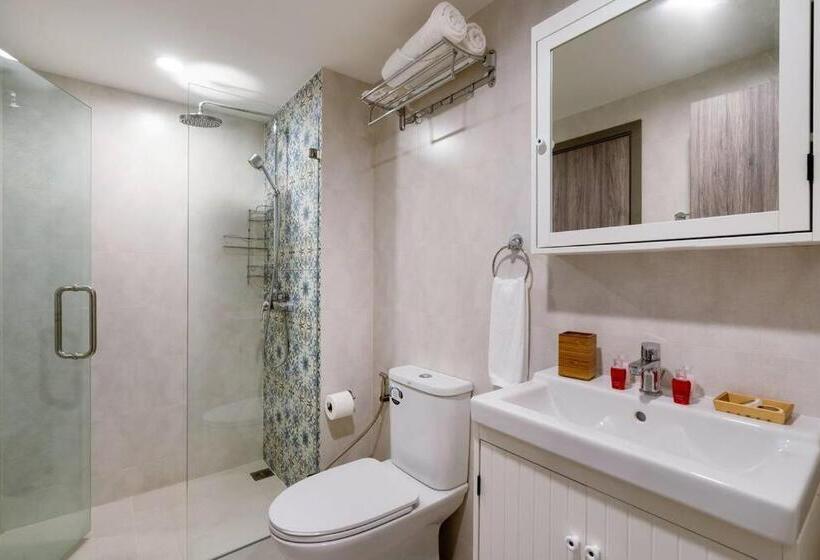 Nayang Beach Brand New Executive Luxury Condo