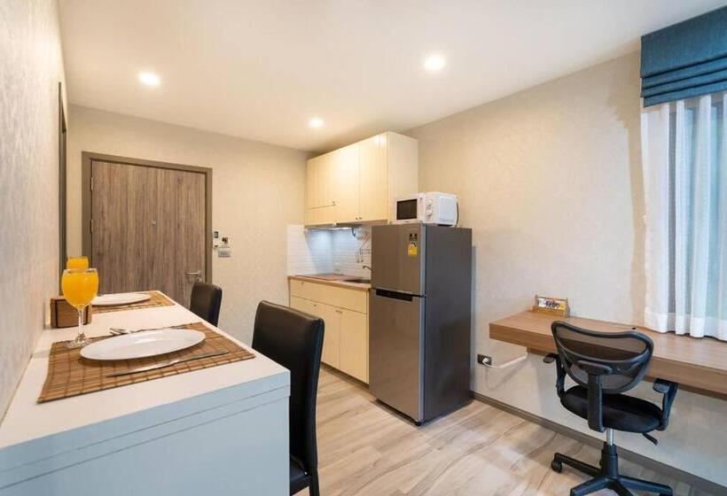 Nayang Beach Brand New Executive Luxury Condo