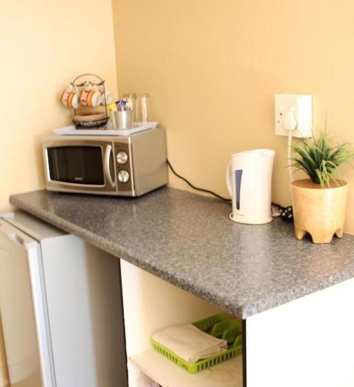 פנסיון De La Rose Guesthouse