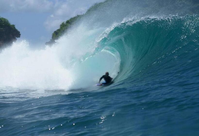 פנסיון Harry S Ocean House Watukarung Homestay