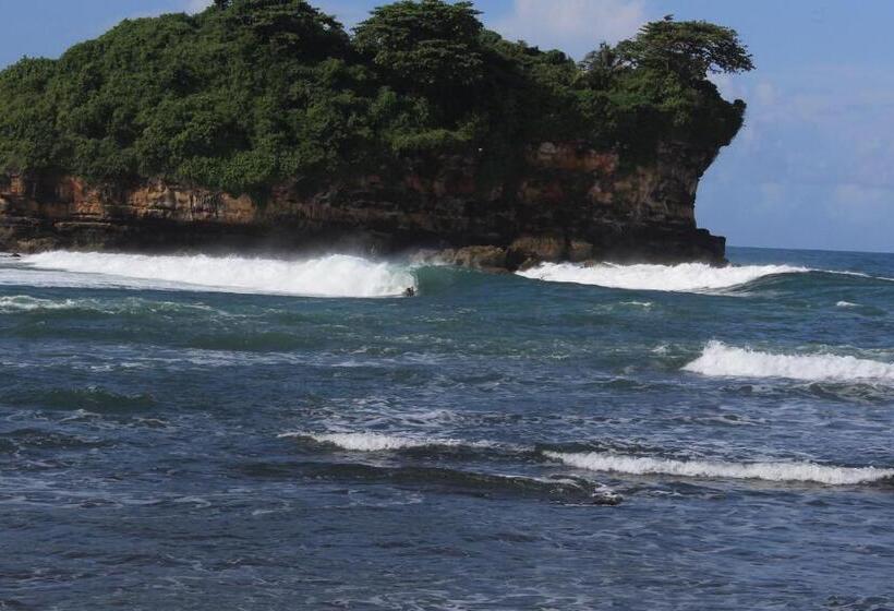 פנסיון Harry S Ocean House Watukarung Homestay