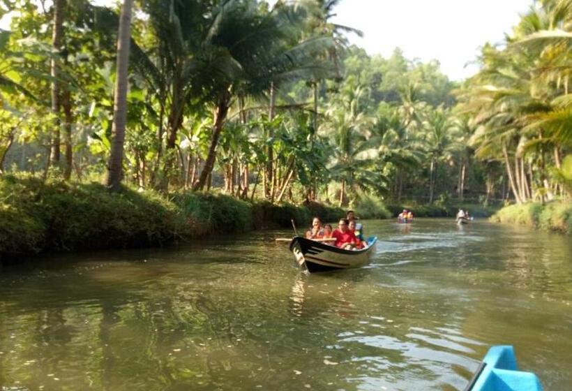 פנסיון Harry S Ocean House Watukarung Homestay