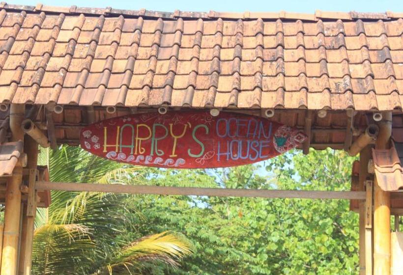 פנסיון Harry S Ocean House Watukarung Homestay