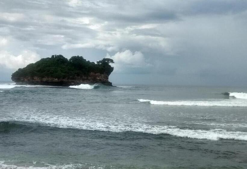 פנסיון Harry S Ocean House Watukarung Homestay