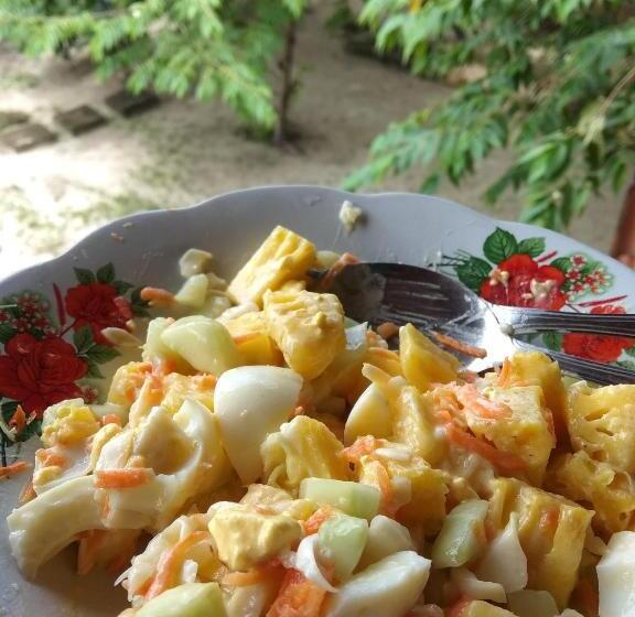 بنسيون Harry S Ocean House Watukarung Homestay