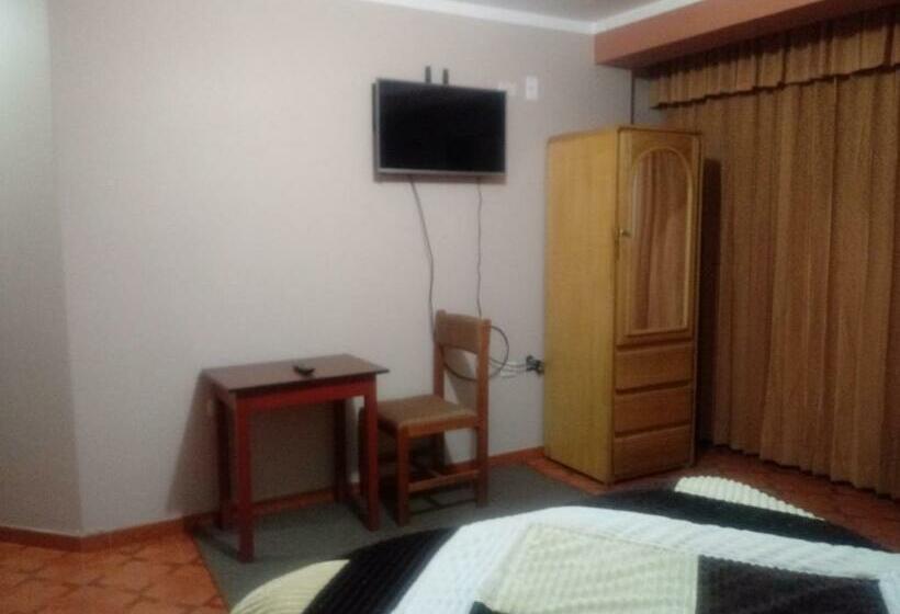 ペンション Hostal Intiwatana Inn