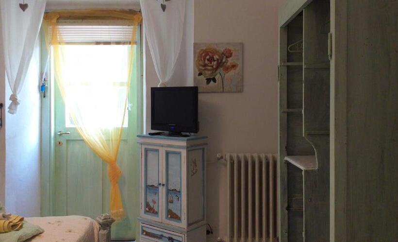 پانسیون L Angolino, Casale Vita Nova