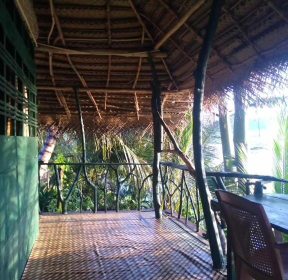 פנסיון Lake Face Cabana