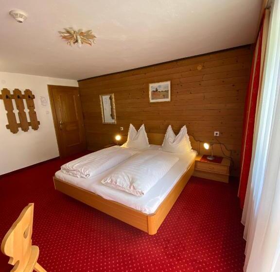 ペンション Landhaus Staudacher