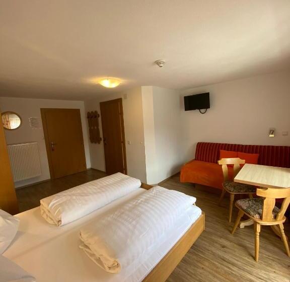 ペンション Landhaus Staudacher