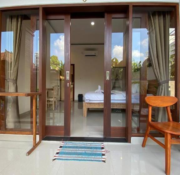 بنسيون The Lucky Canggu