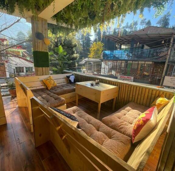 پانسیون The Mad King S House & Cafe