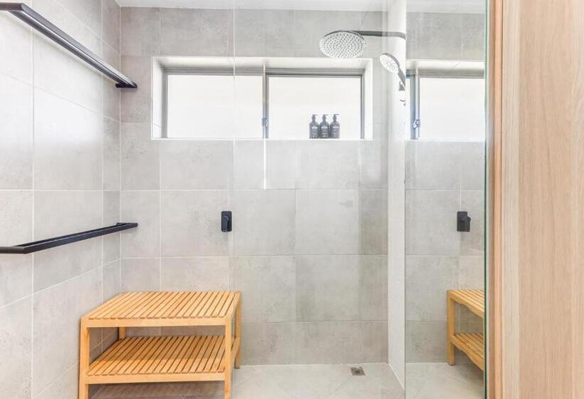 Stunning Views At Alex Heads, 2 Br Stylish Apt