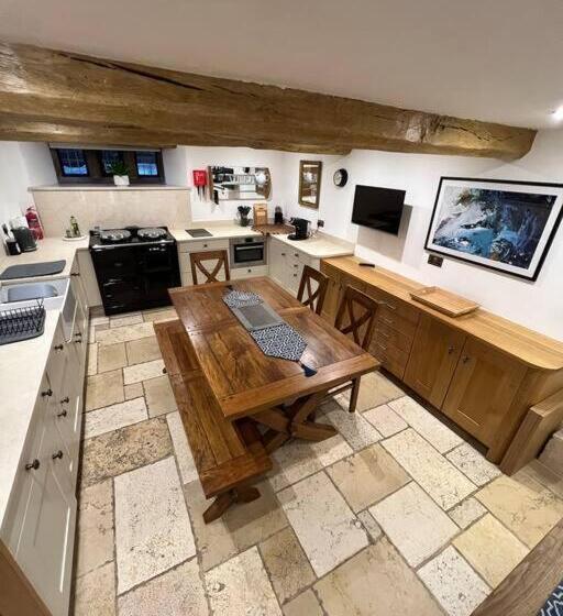 The Horners   Log Burner, Cheshire Village, Parking, Walks, Aga, Dogs