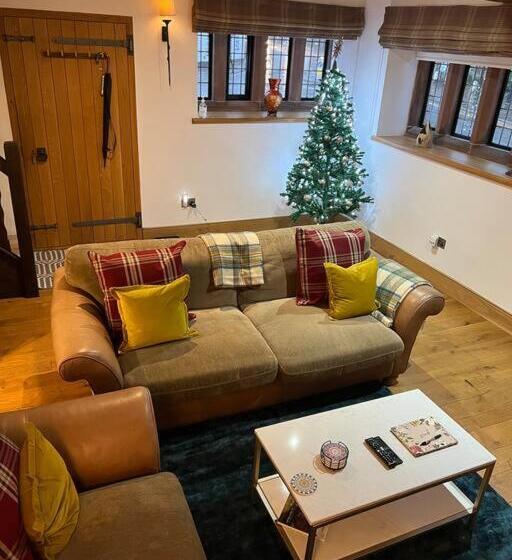 The Horners   Log Burner, Cheshire Village, Parking, Walks, Aga, Dogs