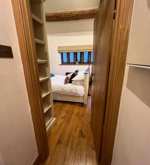 The Horners   Log Burner, Cheshire Village, Parking, Walks, Aga, Dogs