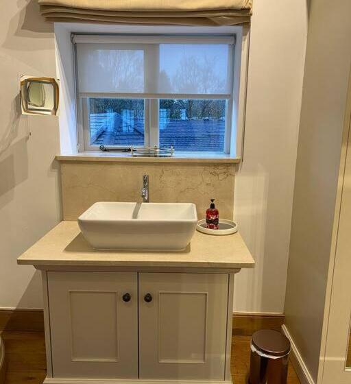 The Horners   Log Burner, Cheshire Village, Parking, Walks, Aga, Dogs