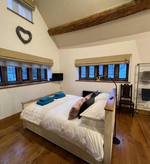 The Horners   Log Burner, Cheshire Village, Parking, Walks, Aga, Dogs