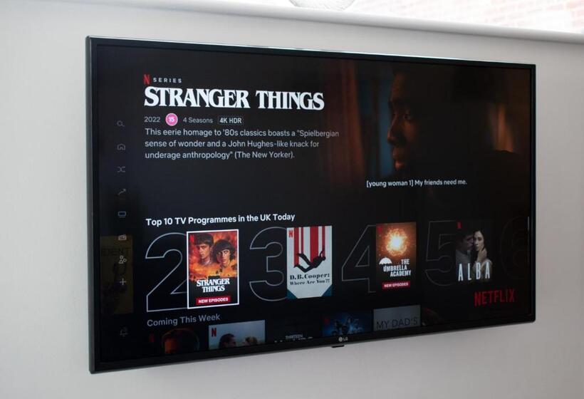 121 Studio   Central Studio Apartment, Terrace & Full Kitchen   Airport & Train Shuttle