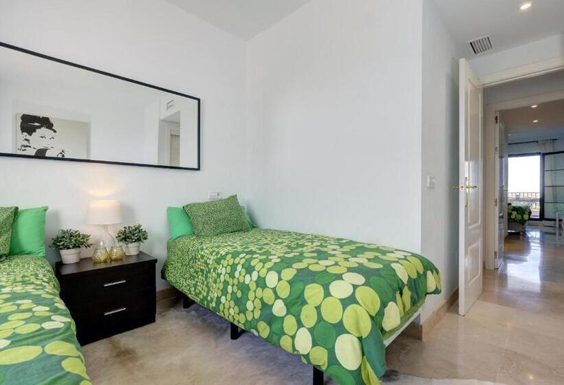 2 Bed Rooms With A View