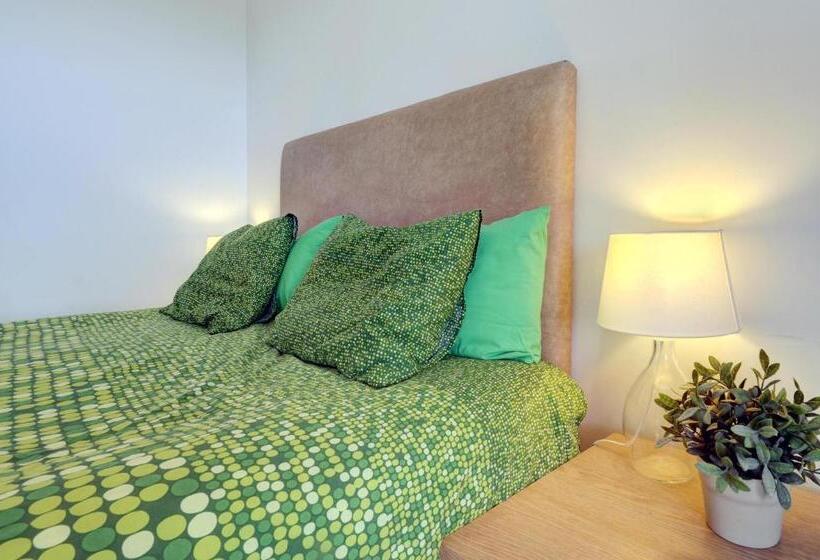 2 Bed Rooms With A View