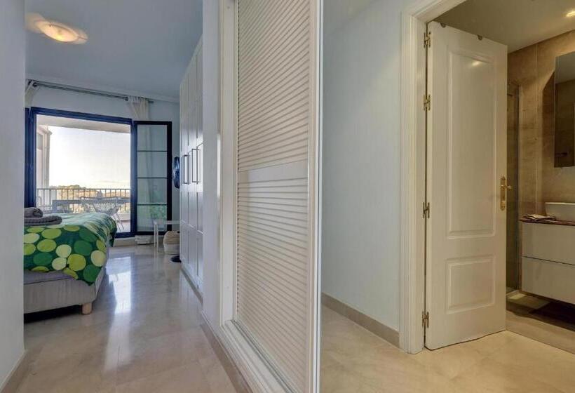 2 Bed Rooms With A View