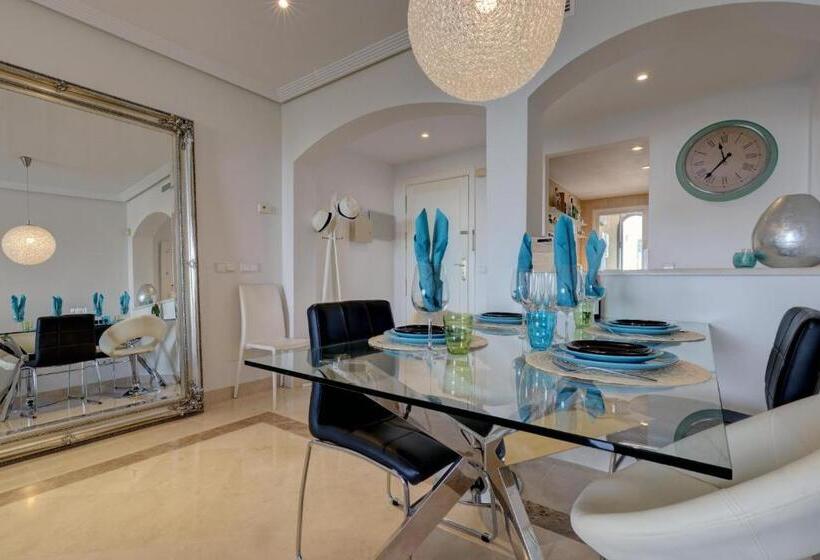 2 Bed Rooms With A View