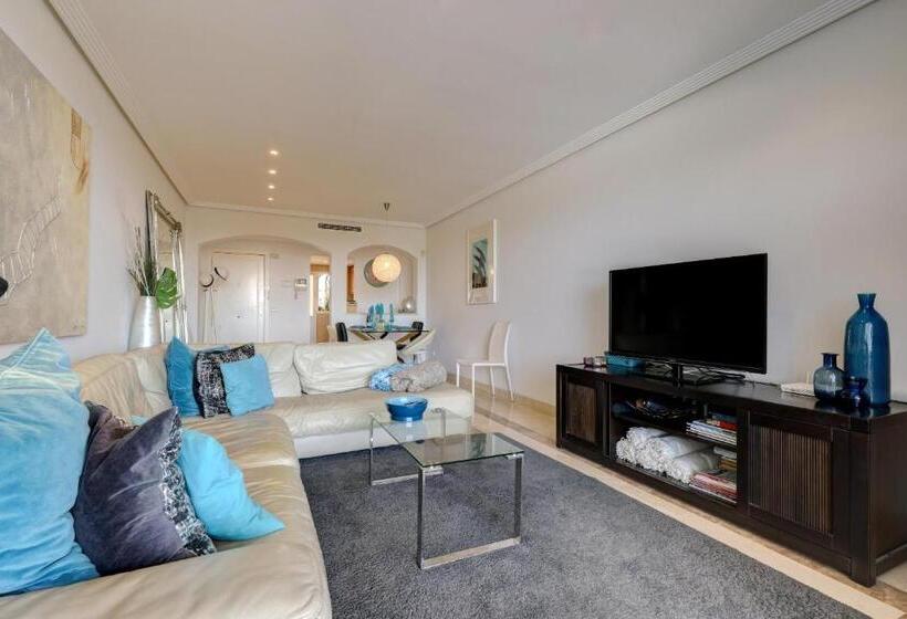 2 Bed Rooms With A View