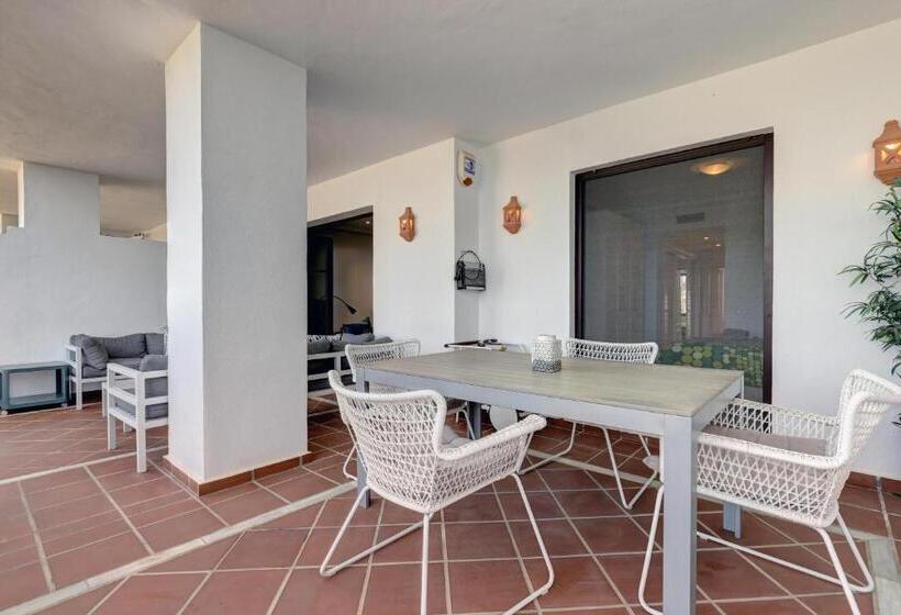 2 Bed Rooms With A View