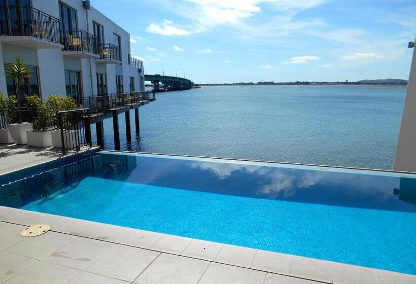 Absolute Waterfront, Tauranga Apartment
