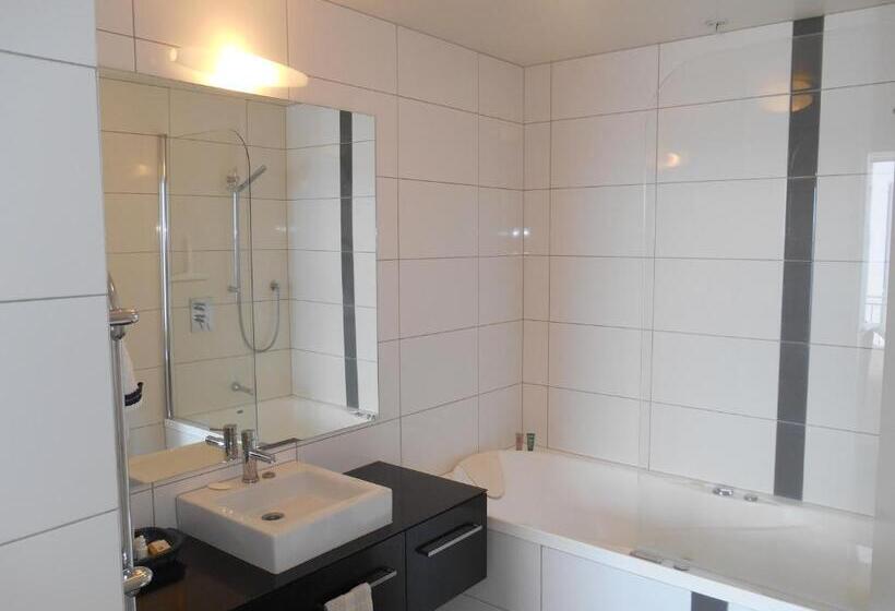 Absolute Waterfront, Tauranga Apartment