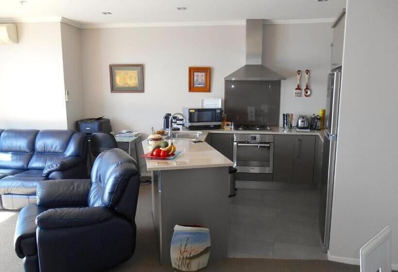 Absolute Waterfront, Tauranga Apartment