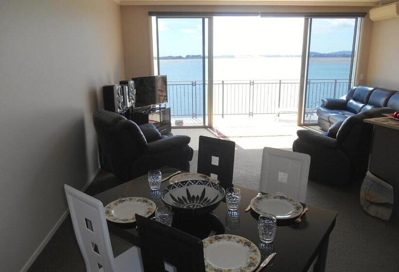 Absolute Waterfront, Tauranga Apartment