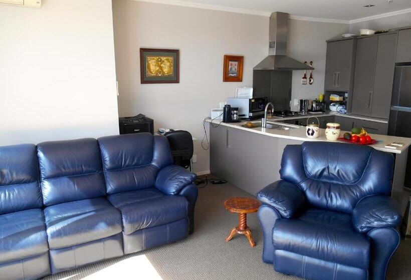 Absolute Waterfront, Tauranga Apartment