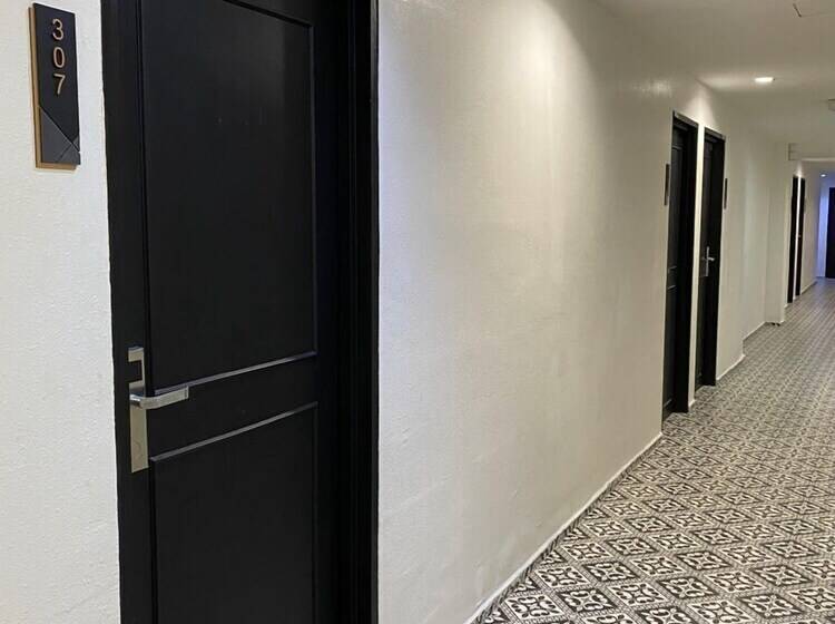 הוסטל Georgetown Inn By Sky Hive