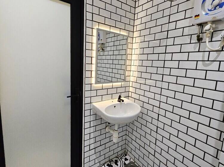 הוסטל Georgetown Inn By Sky Hive